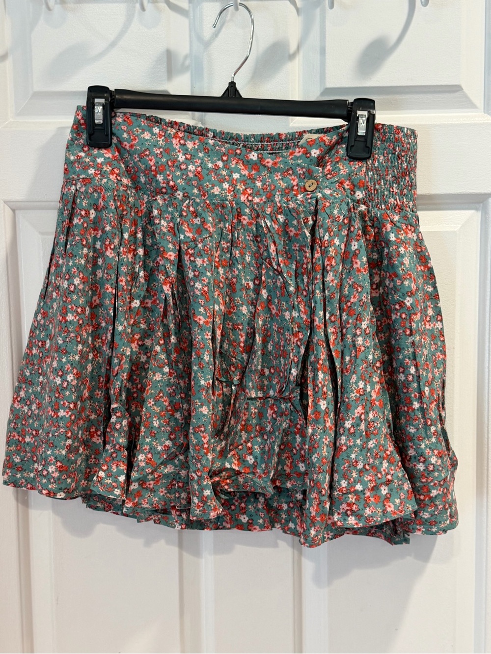 NWT Easel Floral Pleated Mini Skirt w Smocked Waist & Buttons  Sz L
